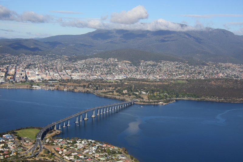 Tasmania_Heli_TasmanPen_0625_800px