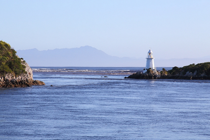 Tasmania_Strahan_GordonRiver_1737_800px