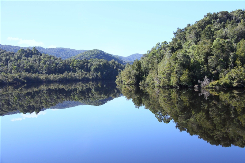 Tasmania_Strahan_GordonRiver_1775_800px